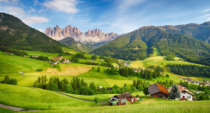 Làng Dolomites