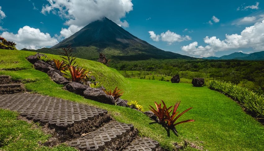 costa rica volcano