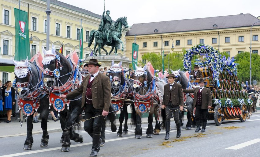 opening parade of oktoberfest