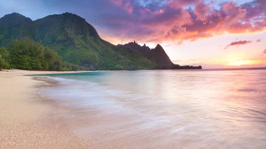 Kauai-tunnels Beach in Hawaii at sunset