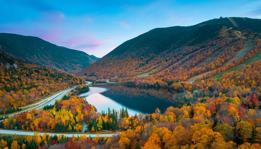 Fall colors in Franconia Notch State Park, White Mountain National Forest, New Hampshire, USA