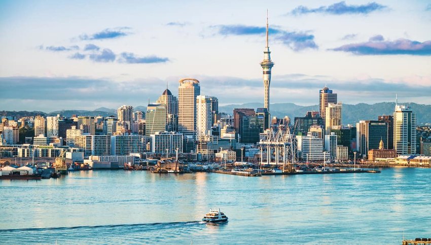 Auckland-s-skyline-at-dawn