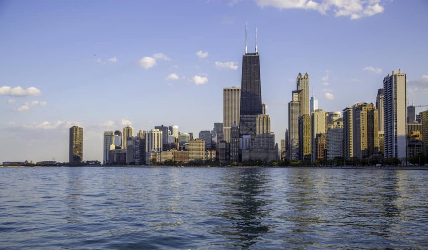 Chicago-skyline-over-the-water