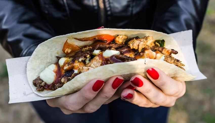 Close-up-photo-of-a-traditional-Mexican-taco