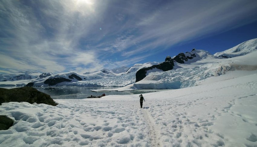 Hiker-in-Antarctica