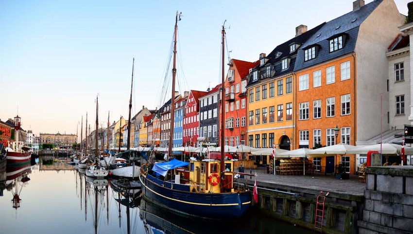 Sunrise-on-the-water-in-Copenhagen