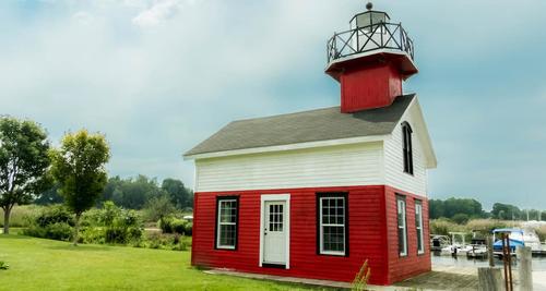 red and white lighthouse