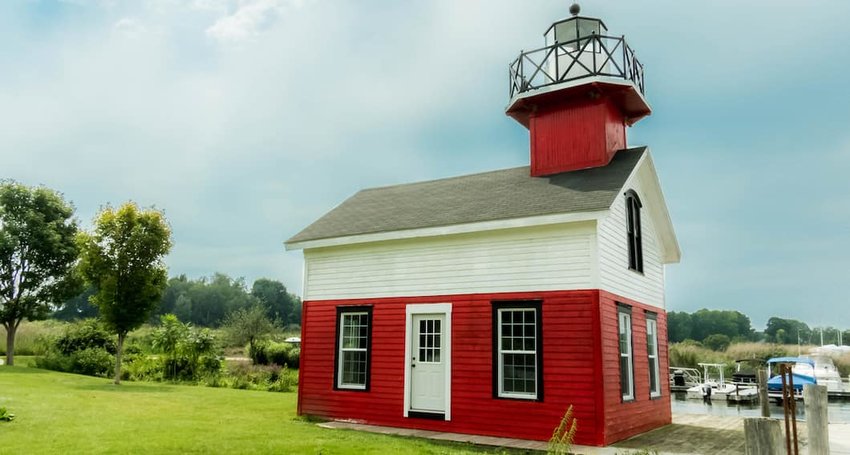 red and white lighthouse