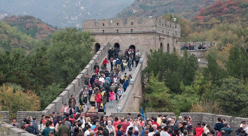 Many visitors walk on the great wall of china during a busy weekend