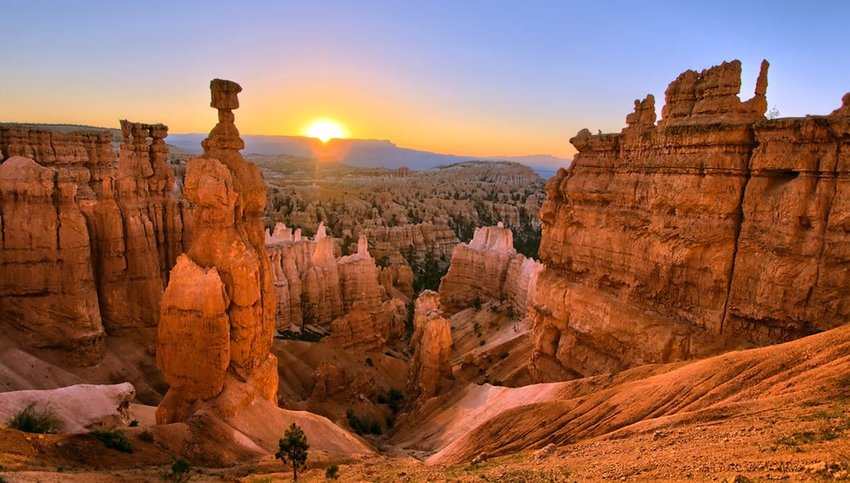 Photo of Thor's Hammer rock formation in Bryce Canyon National Park