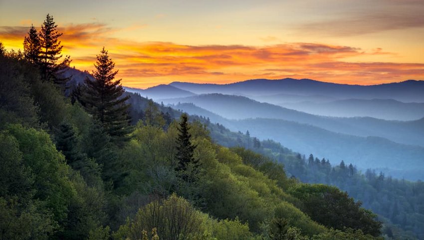 Photo of mountains in the distance in Great Smoky Mountains National Park