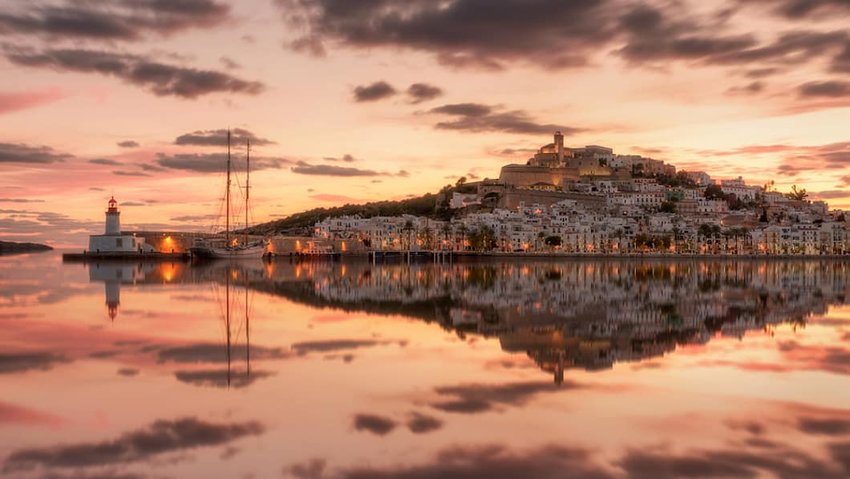 Dalt vila old town and Ibiza harbour at sunset - Burçlar ve tatil 3