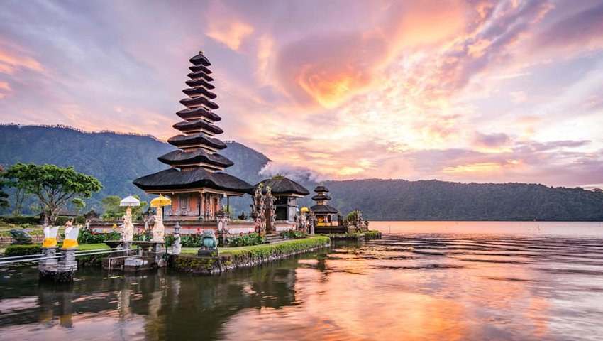 Pura Ulun Danu Bratan  Hindu temple on Bali - Burçlar ve tatil 3