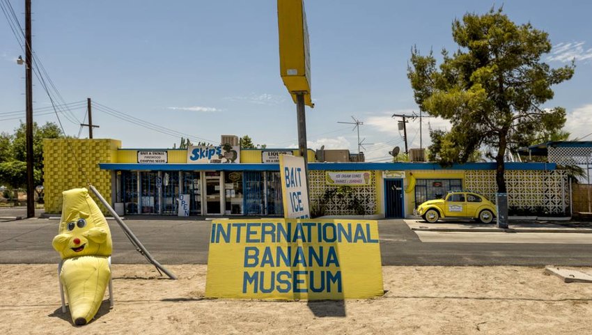 Mecca, California - International Banana Museum.