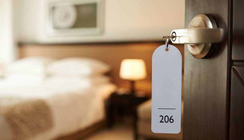 10 Things to Consider When Booking a Hotel