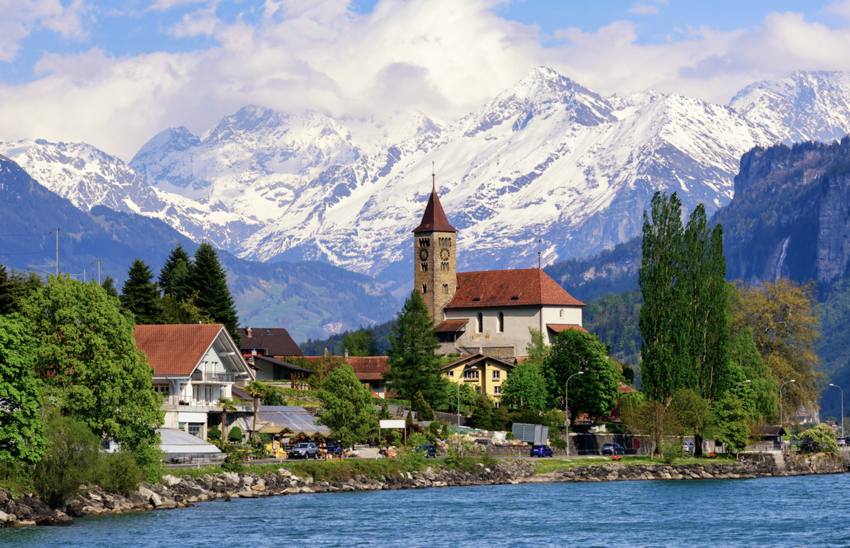 Town of Brienz on Lake Brienz with snow covered in background