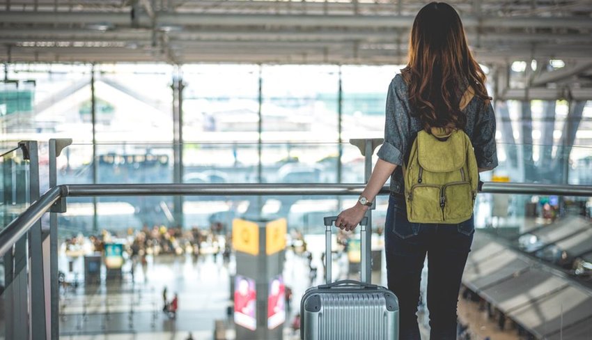 9 Tips to Navigating Crowded Airports