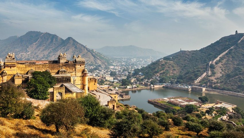  View of Amer (Amber) fort and Maota lake, Rajasthan, India