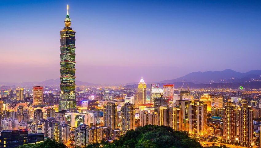 Taipei, Taiwan city skyline at twilight