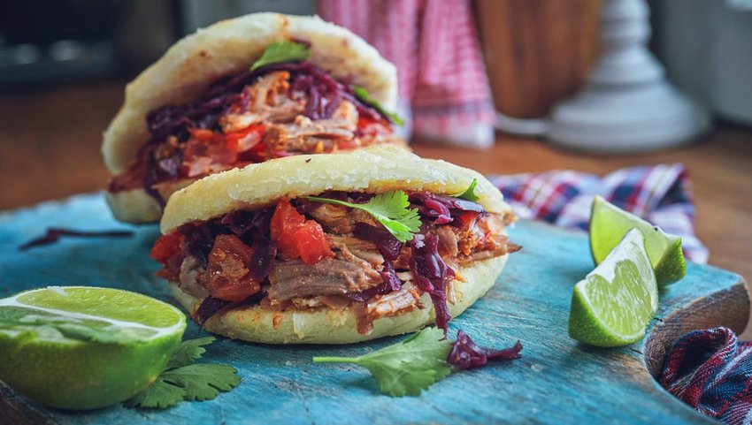 Two arepas with limes