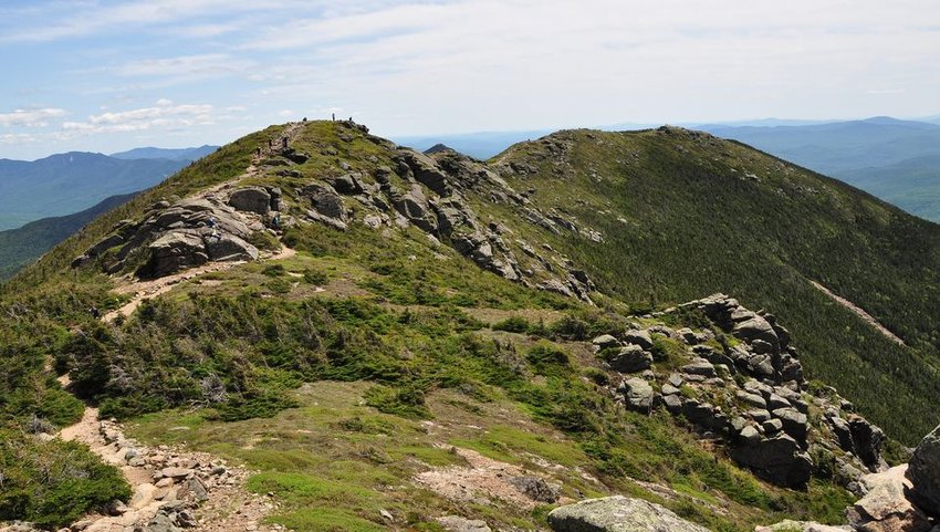 People hiking the Franconia Notch Ridge Trail 