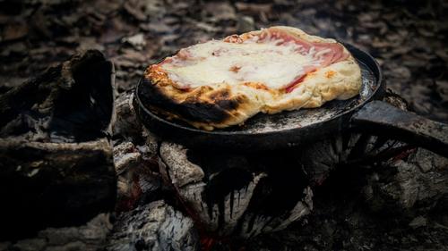 How to Make Campfire Pizza During Your Summer Outdoor Outings