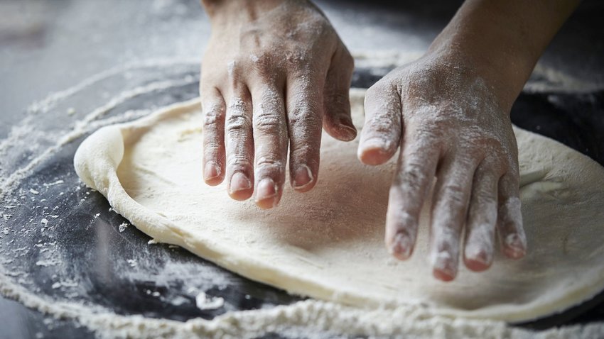 How to Make Campfire Pizza During Your Summer Outdoor Outings