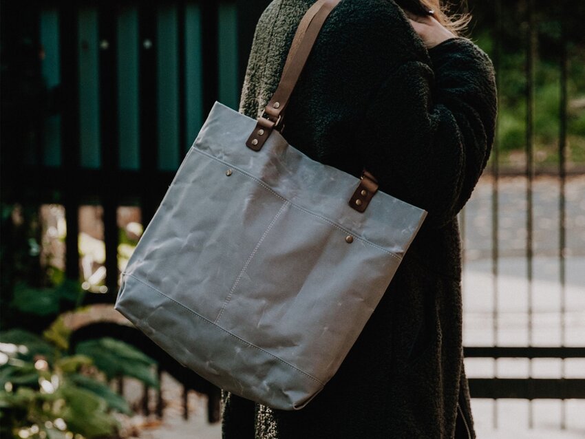 This Tote Bag Helps Me Breeze Through Airport Security | The Discoverer