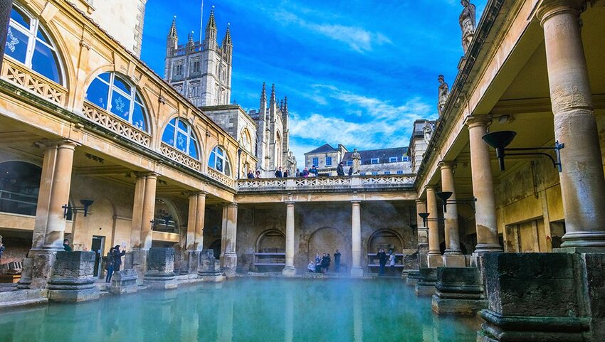 Nhà tắm kiểu La Mã bốc hơi ở Bath, Anh.