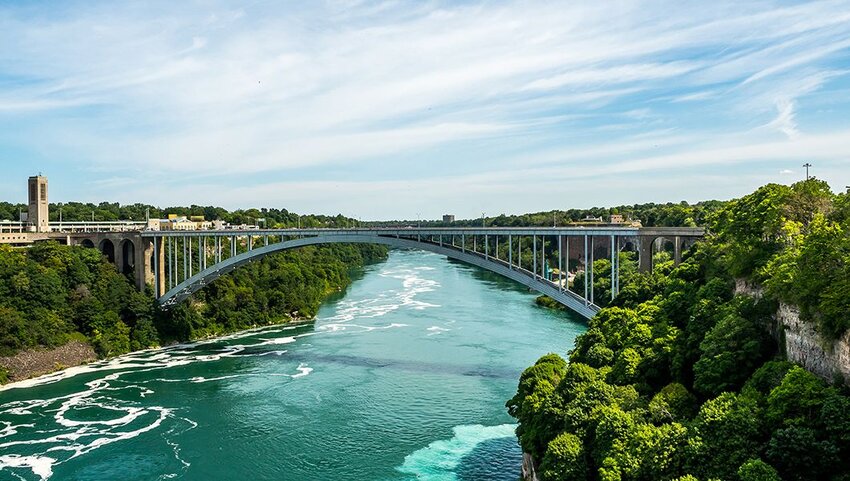 Bridge cross the Niagara River gorge. 