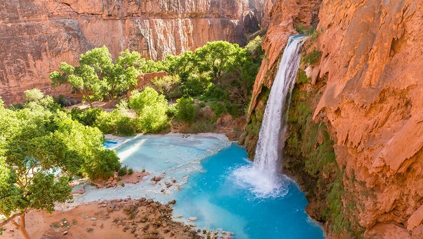Havasu Falls going into blue-green pool, with Cataract Canyon behind it.