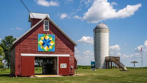 Red barn and sillo at Hawkeye Point.