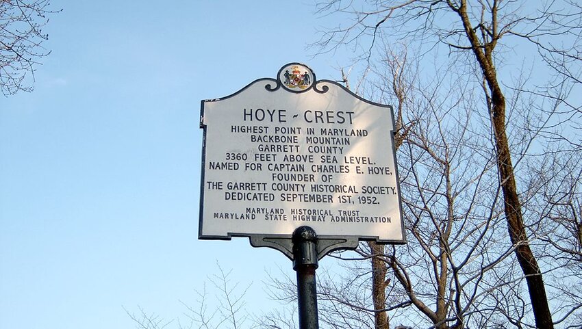 Marker sign for Hoye-Crest.