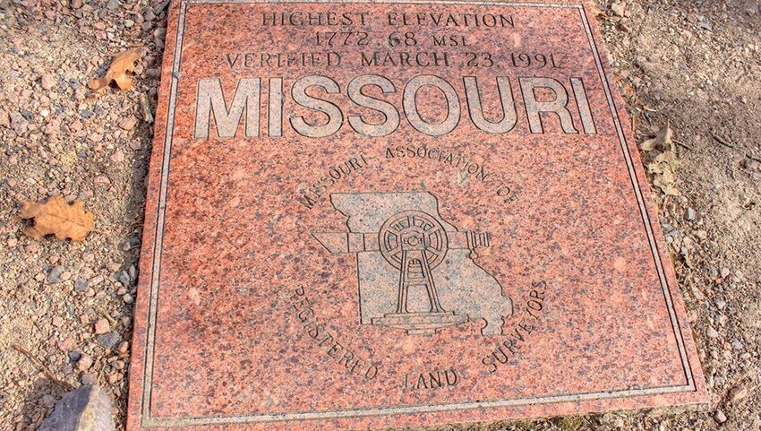 Plaque at the top of Taum Sauk Mountain stating it's the highest point.