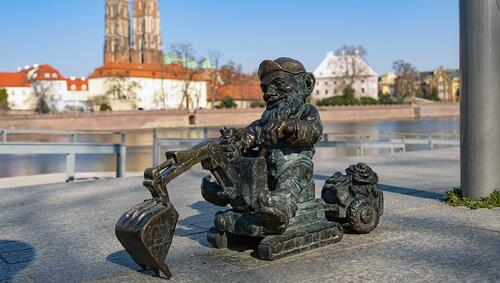 Metal sculpture of a gnome using machinery in Wroclaw. 