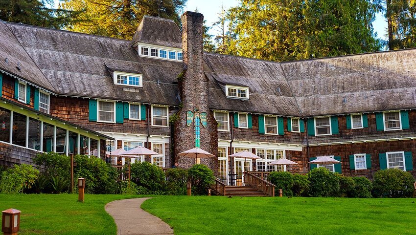 Exterior of the Lake Quinault Lodge.