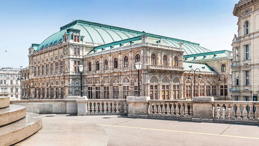 Exterior of the Vienna state opera house.
