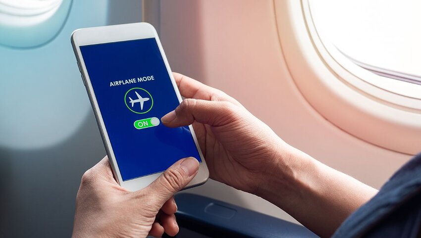 Do You Really Need To Turn On Airplane Mode While Flying? | The Discoverer