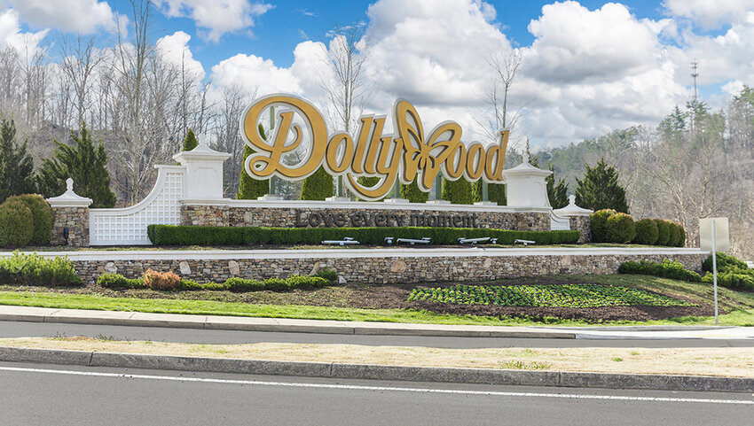 Entrance sign for Dollywood.
