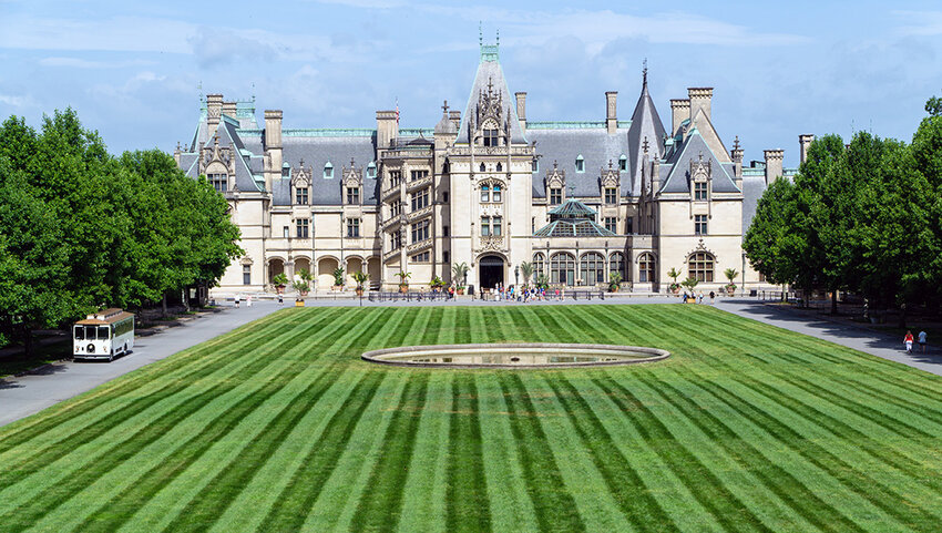  Biltmore Estate and large lawn in front. 