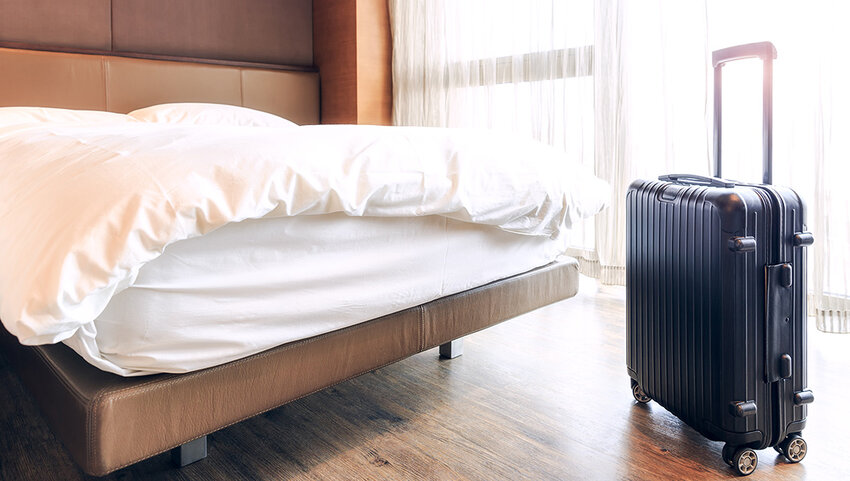5 Things You Should NEVER Do in a Hotel Room